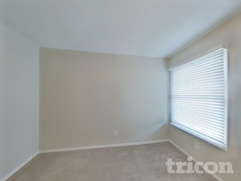 Building Photo - 2323 Grenadine Rd