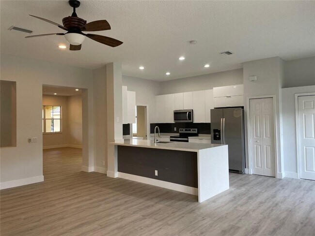 Building Photo - 4293 Laurel Ridge Cir