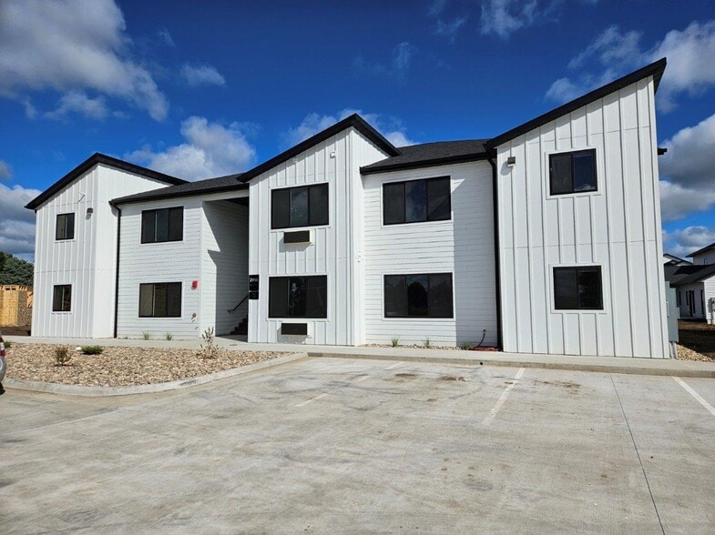 Building Photo - The Links