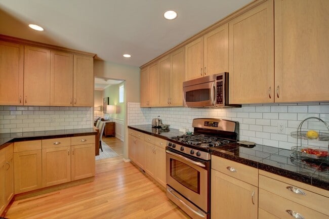 Building Photo - 4Bd/2.5Ba Issaquah House