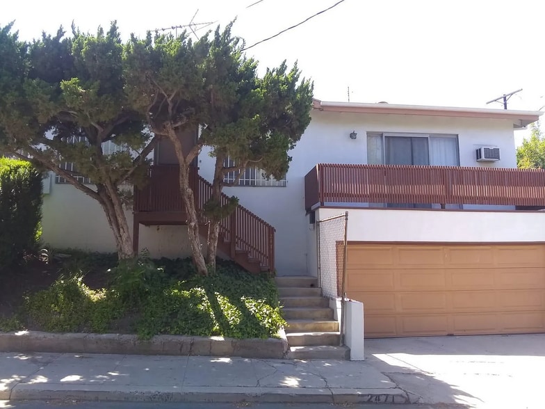Primary Photo - 2471 Riverside Pl