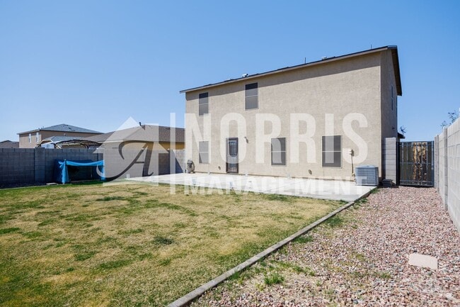 Building Photo - Beautiful Large Home Very Close to Freeway