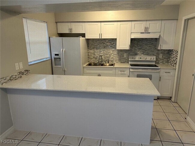 Primary Photo - 15 SE 24th Ave