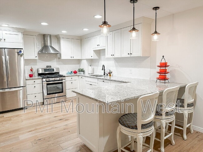 Building Photo - 171 E 3rd Ave