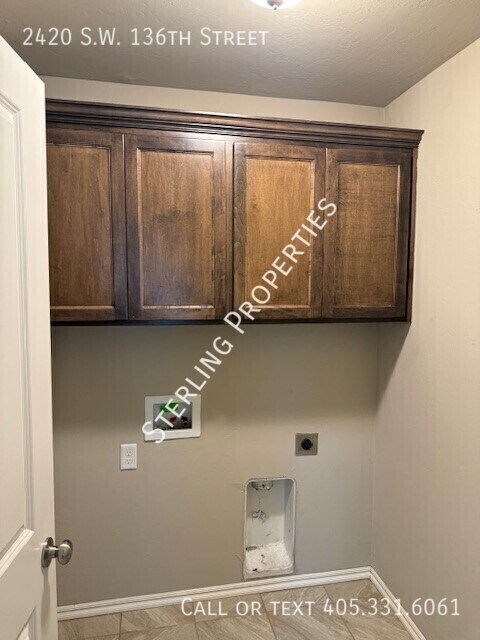 Building Photo - 2420 SW 136th St