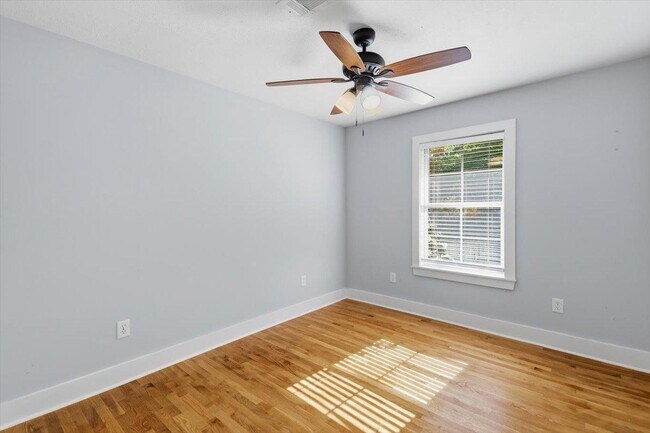 Building Photo - 117 McCree Dr