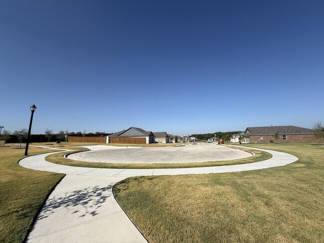 Building Photo - 401 Meadows Ln