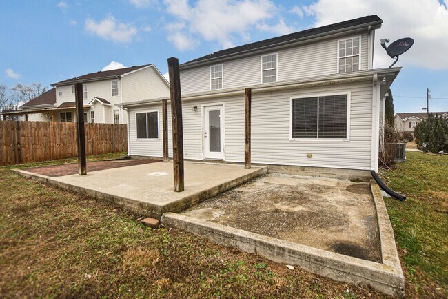 Building Photo - Pet Friendly Three Bedroom with Bonus!