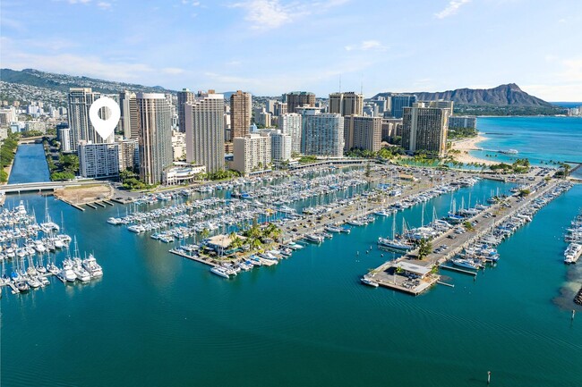 Building Photo - Waikiki condo with ocean views