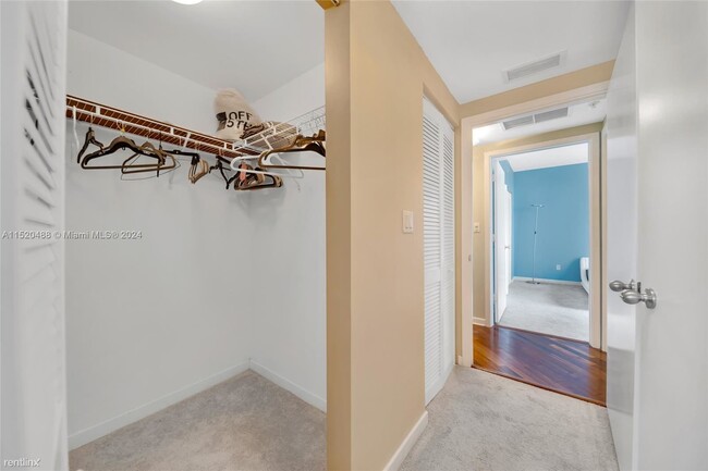 Building Photo - 2 br, 2 bath Condo - 335 S Biscayne Blvd A...