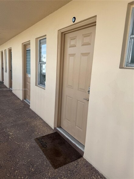 Building Photo - 505 E Dania Beach Blvd