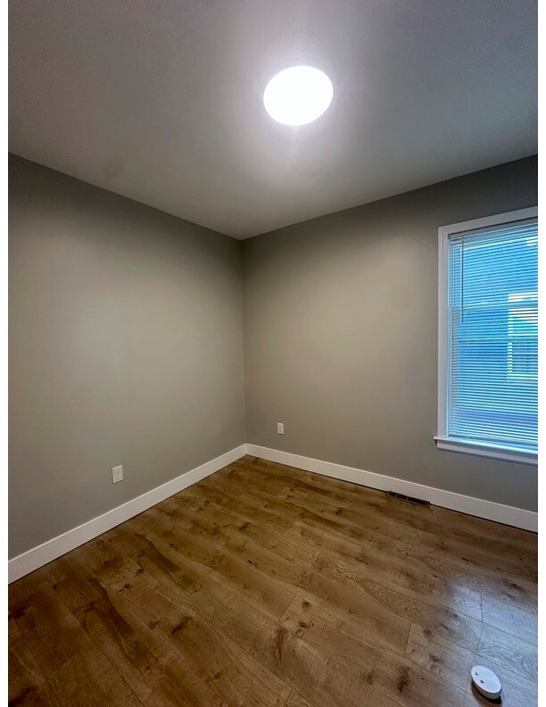 Building Photo - 36 Mahl Ave