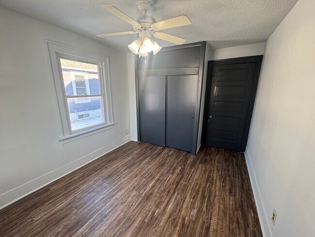 Building Photo - 1507 E Main St