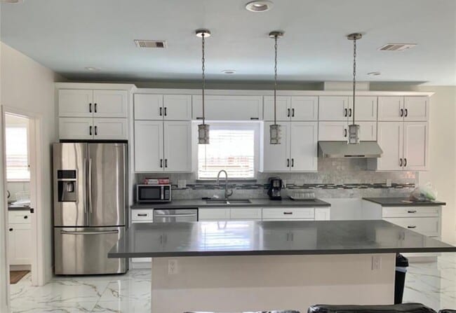 Building Photo - 5510 Teakwood Dr