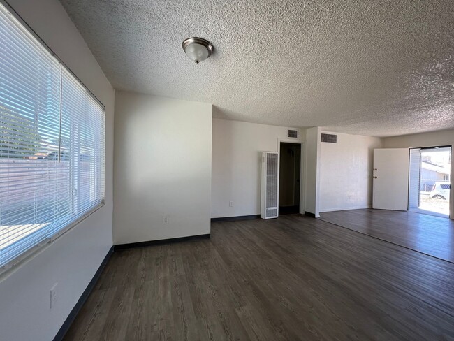 Building Photo - 3 Bedroom 1 bathroom House located near a Schools, Community Park and Public Swimming Pool.