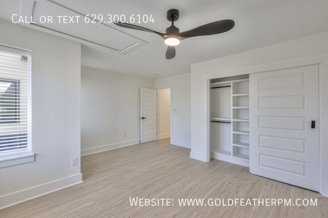 Building Photo - 402 E Trinity Ln