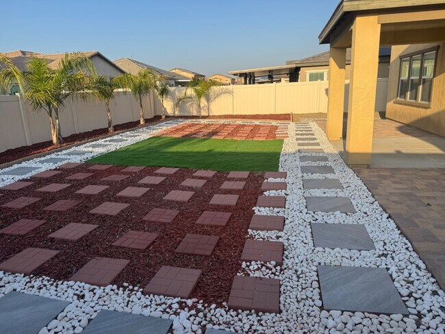 Building Photo - 28582 Buttercup Way