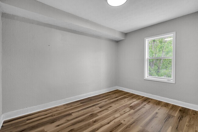Building Photo - 409 N Oakland Ave