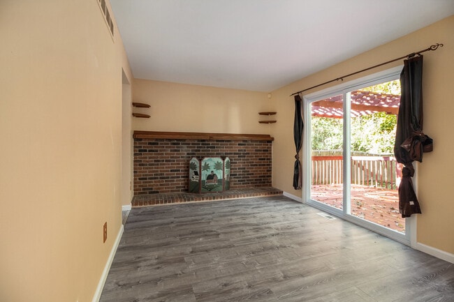 Building Photo - 5836 New Meadow Dr