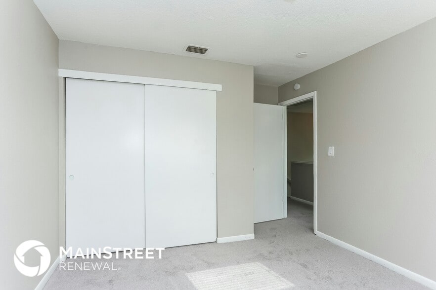 Building Photo - 2065 Loma Linda Way N