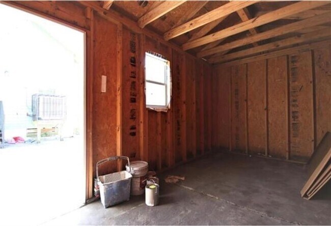Building Photo - 515 S Alexander St