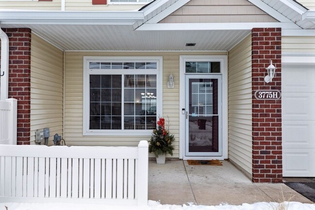 Building Photo - Amenity-Packed Bailey’s Arbor Townhome — Available June 1!