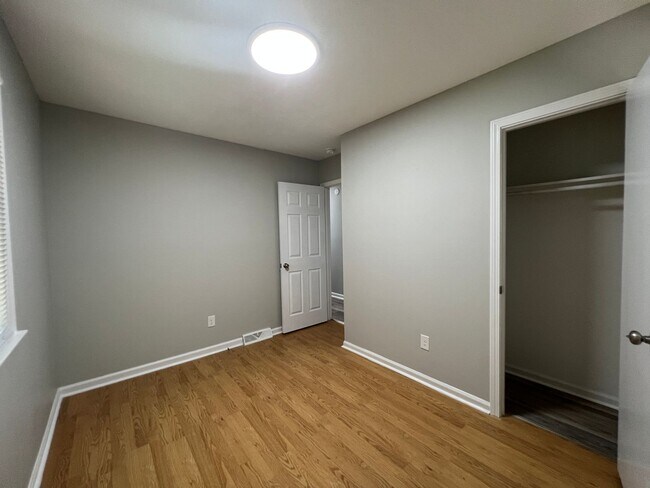Building Photo - 610 Belfast Dr