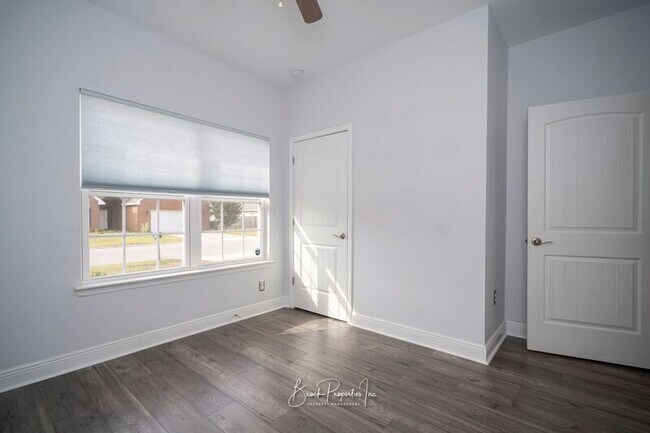 Building Photo - 8753 Bradfield Dr