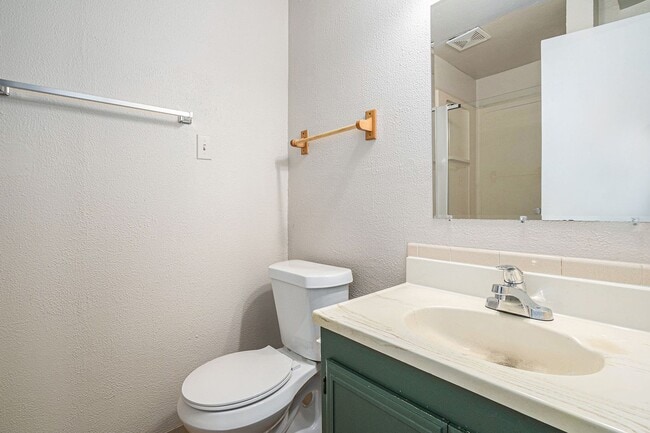 Building Photo - 906 Mansfield Dr