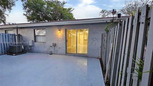 Building Photo - 8048 NW 41st Ct