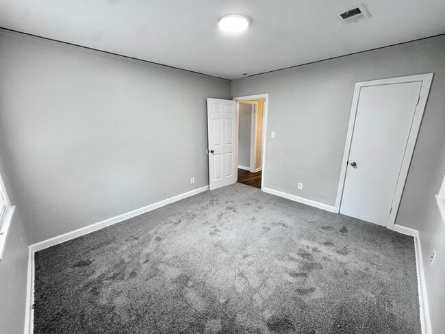 Building Photo - 3148 St Charles Dr