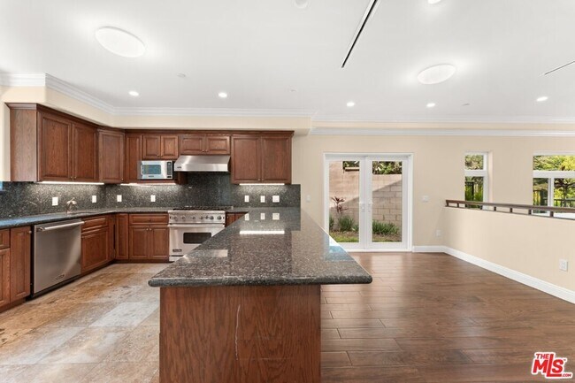 Building Photo - 1630 Bridgeport Dr