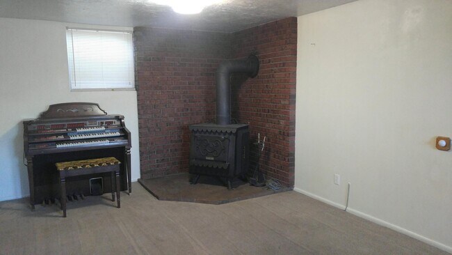 Building Photo - 1545 Montezuma Cir