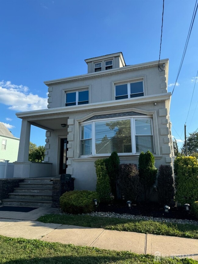 Building Photo - 537 Harding Ave
