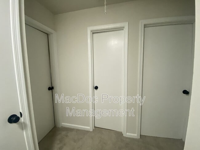 Building Photo - 9 Farrell Ln