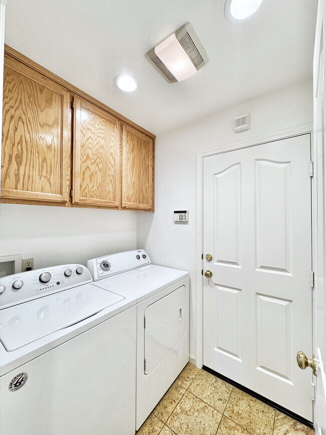Building Photo - 4378 Conejo Dr