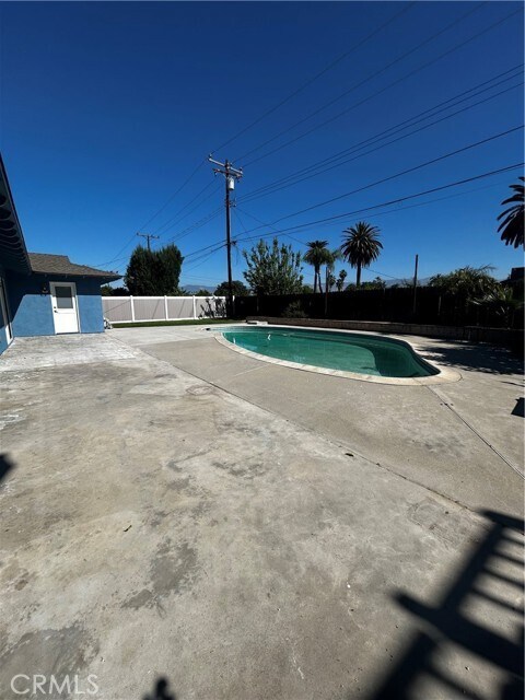 Building Photo - 717 Serpentine Dr