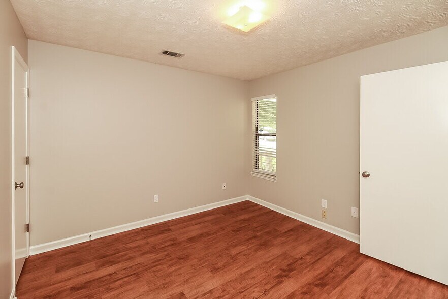 Building Photo - 10897 Morning Dove Dr