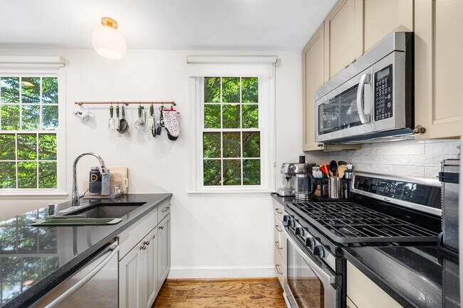 Building Photo - 2720 Ordway St NW