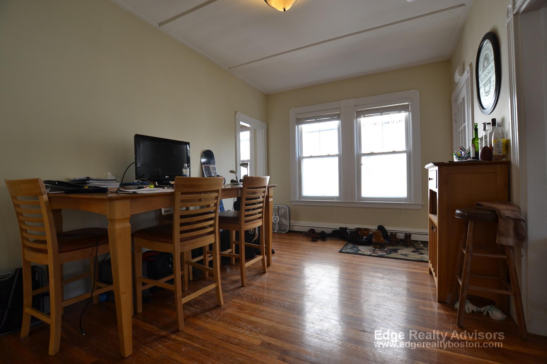 Building Photo - 81 Surrey St