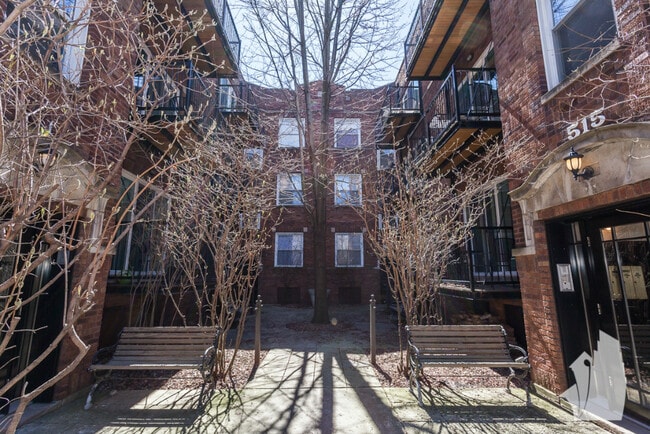 Building Photo - 515 W Deming Pl