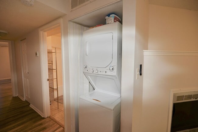 Building Photo - First Floor Condo in Norfolk