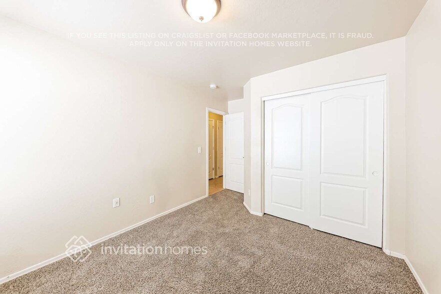 Building Photo - 4020 E La Salle St