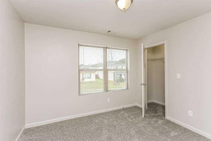 Building Photo - 5205 Tew Ln SW