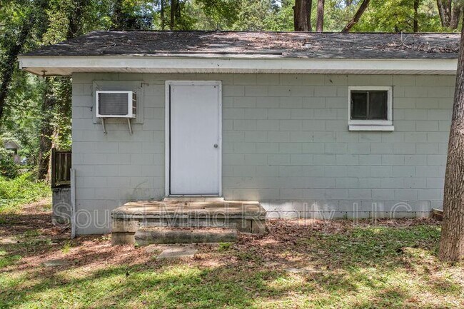 Building Photo - 719 Woodland Rd