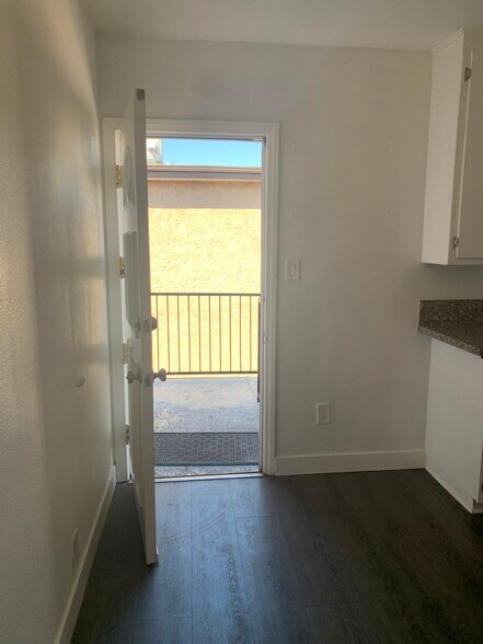 Building Photo - 11801 Hart St