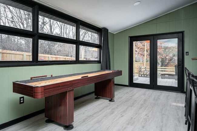 Building Photo - 5850 Devington Cir