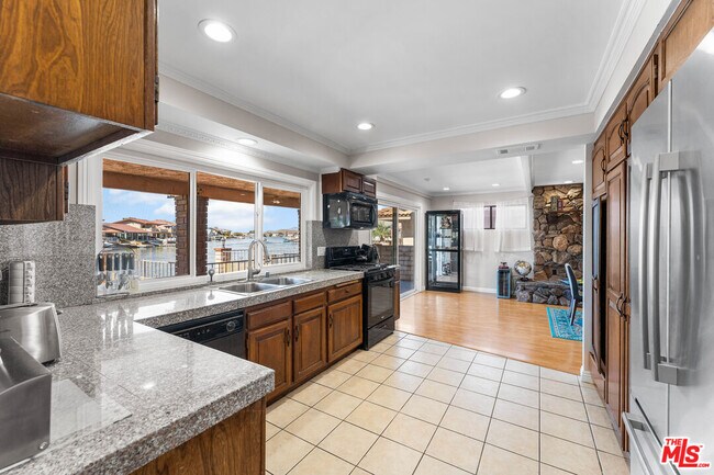 Building Photo - 18032 Mariner Dr