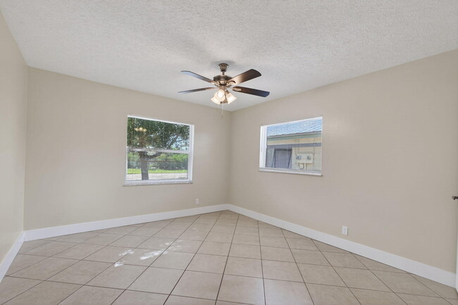 Building Photo - 8729 SE Hobe Ridge Ave