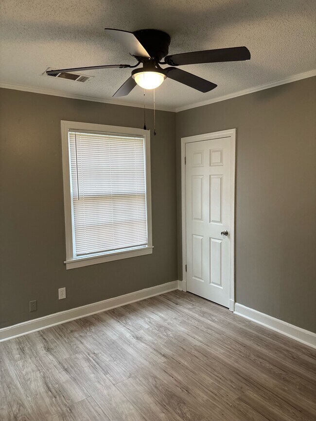 Building Photo - 1495 Marianna St